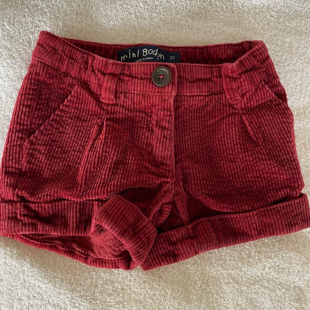 Girl’s burgundy corduroy shorts